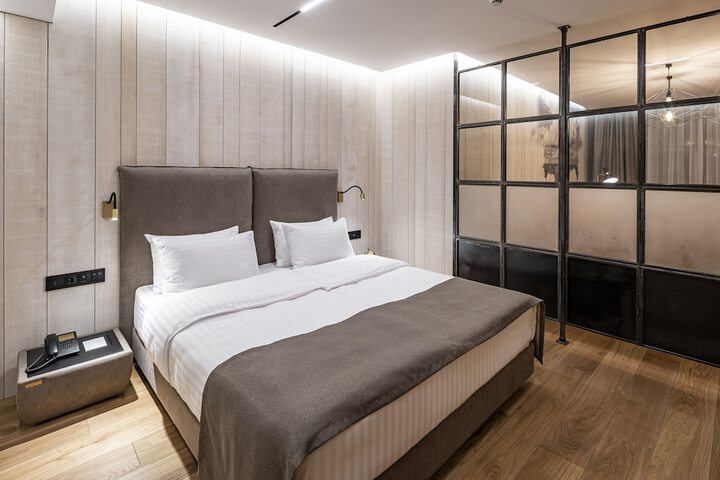 Room 33 of 126