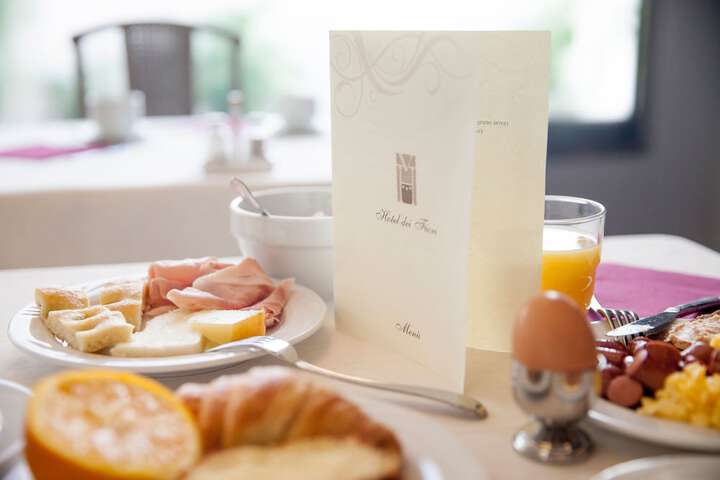 Breakfast/Coffee Service 84 of 111