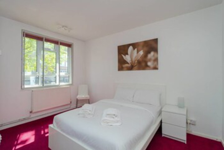 Room 5 of 18