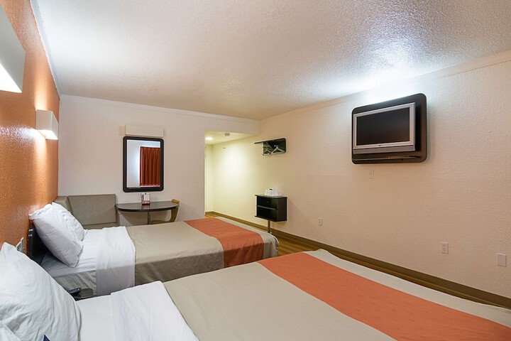 Room 6 of 29