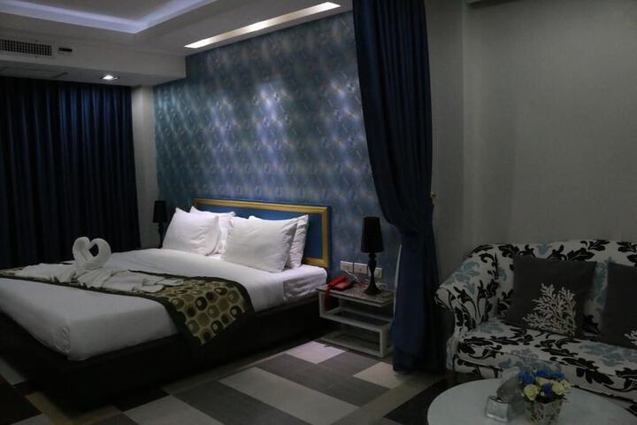 Room 8 of 15