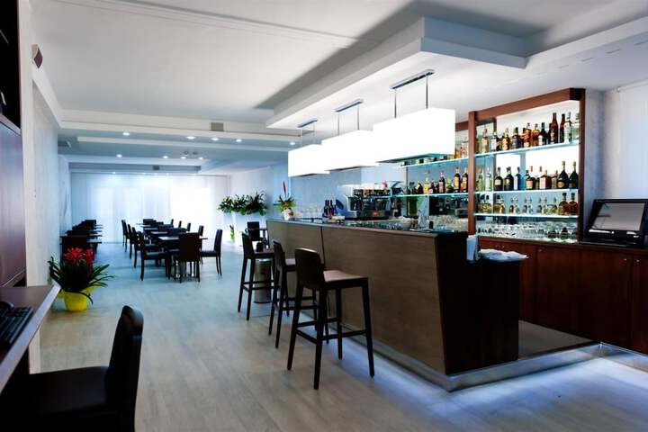 Lounge 60 of 68