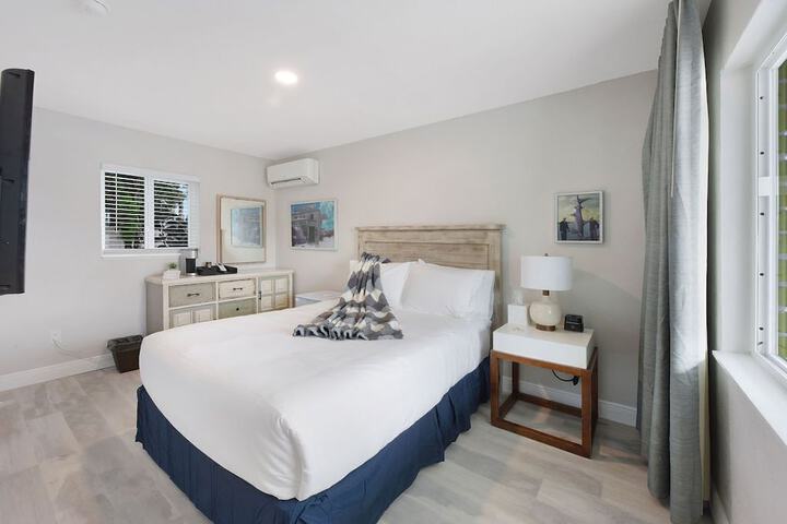 Standard Studio 1 Queen Bed Pets Allowed (47 of 47)