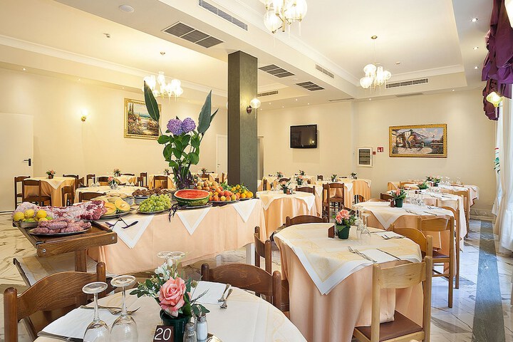 Dining 52 of 69