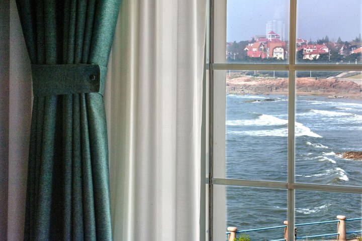 Room 11 of 24