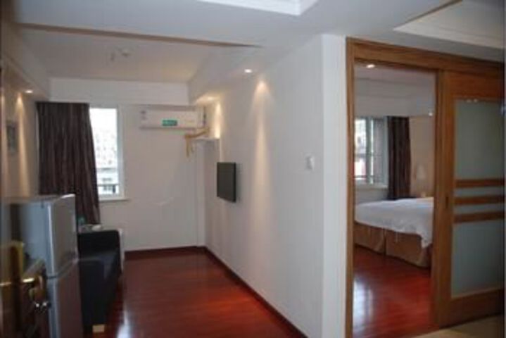 Room 9 of 38