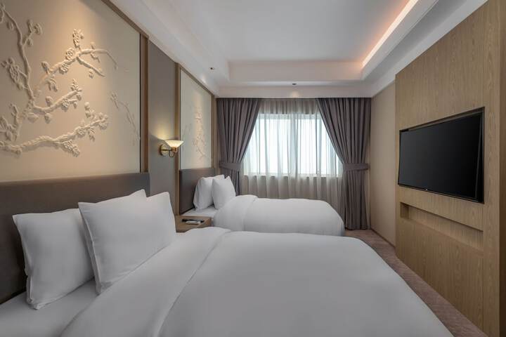 Room 8 of 17