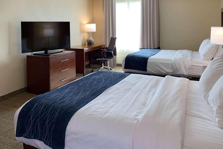 2 Queen Beds (14 of 15)