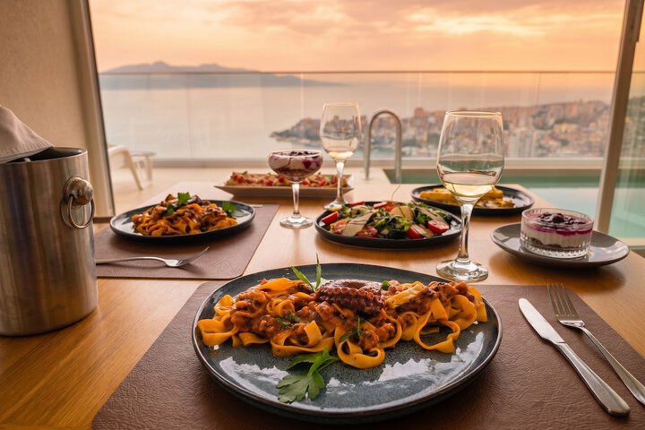Dining 75 of 129