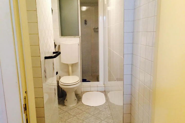 Room 6 of 13