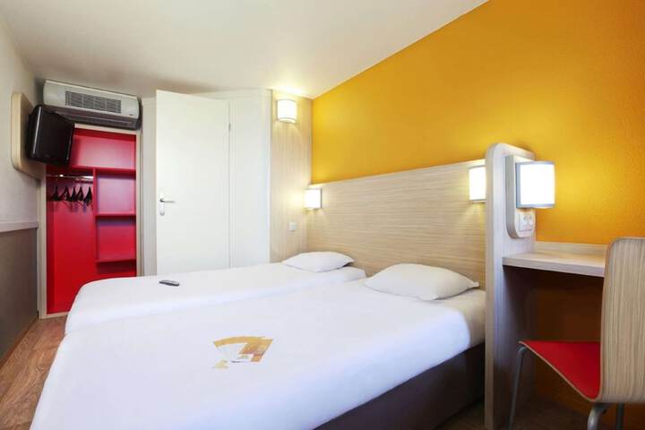Room 8 of 23