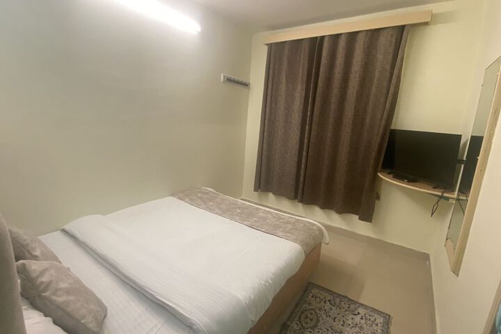 Room 7 of 28