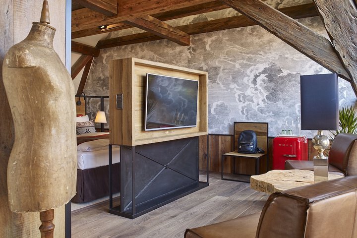 Room 23 of 61