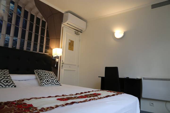 Room 18 of 33
