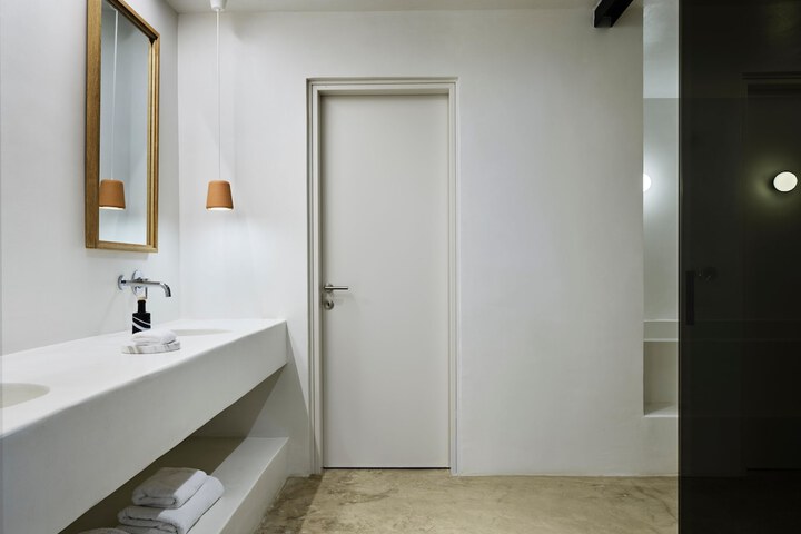 Room 92 of 215