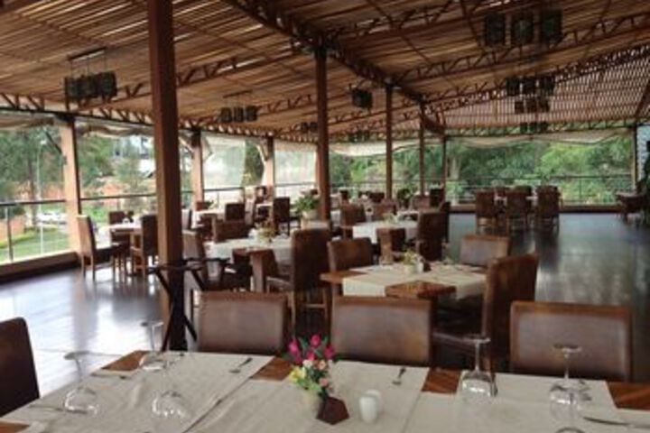 Dining 2 of 8