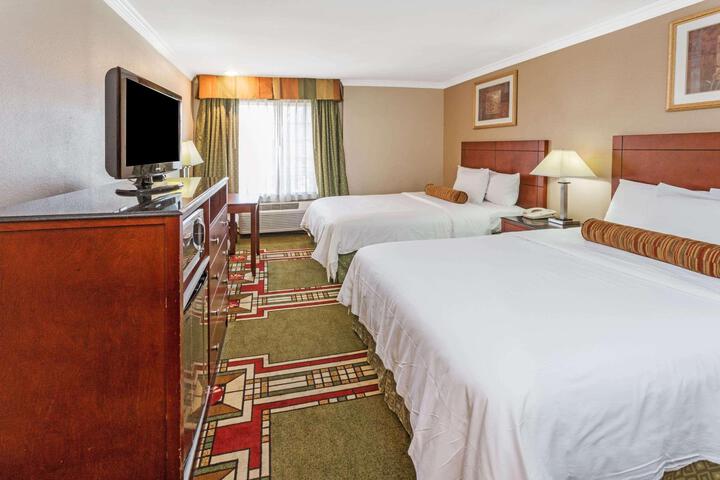 2 Queen Beds (4 of 7)
