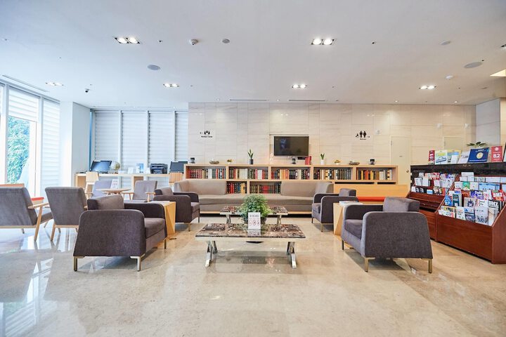 Guest Lobby
