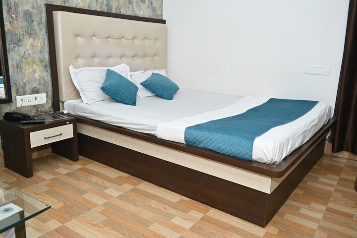 Room 2 of 15