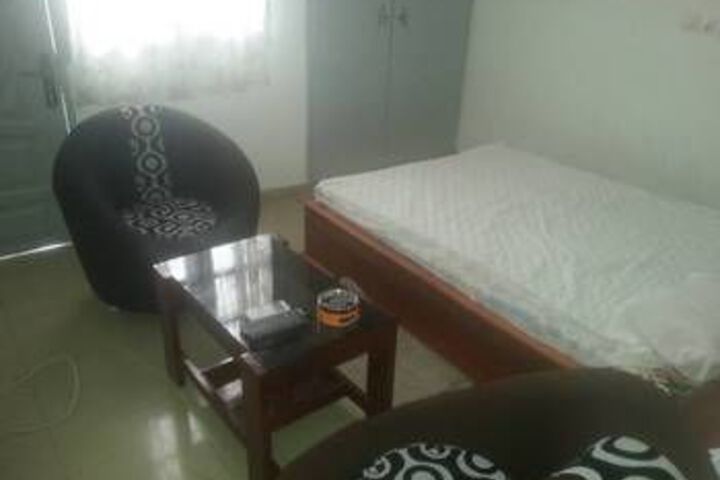 Room 6 of 13