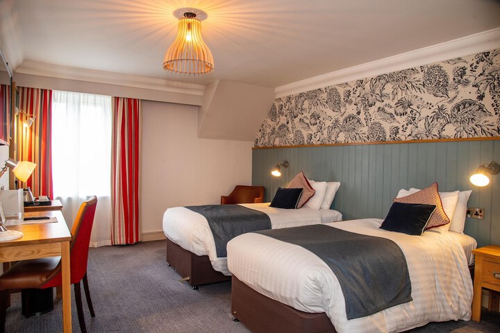 Room 5 of 94