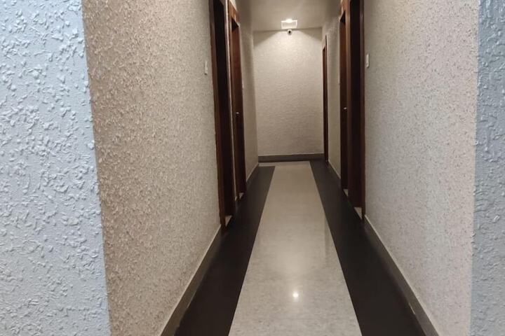 Room 10 of 14