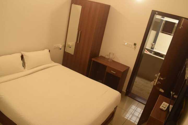 Room 9 of 40