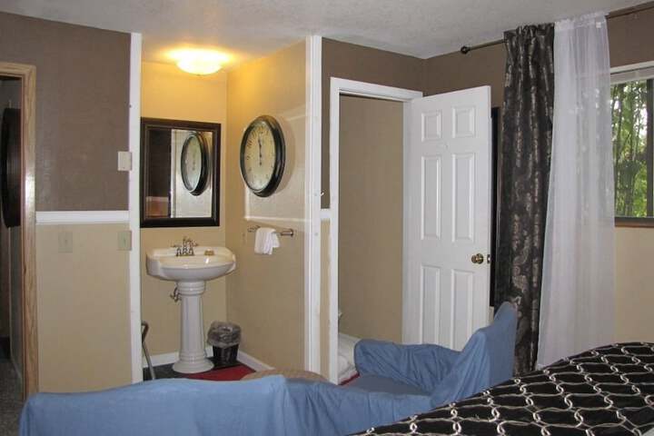 Room 21 of 35