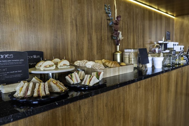 Breakfast/Coffee Service 18 of 35