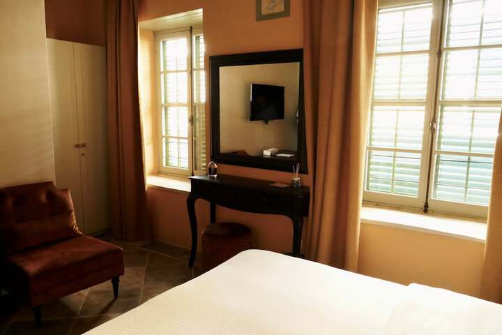 Room 34 of 97