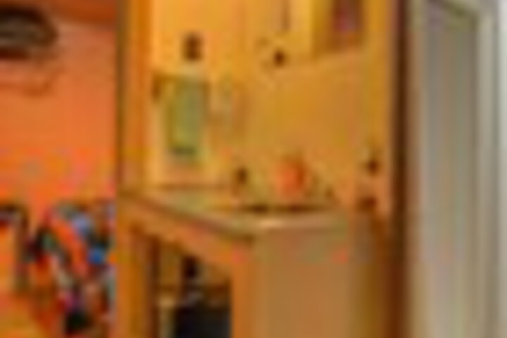 Room 53 of 204