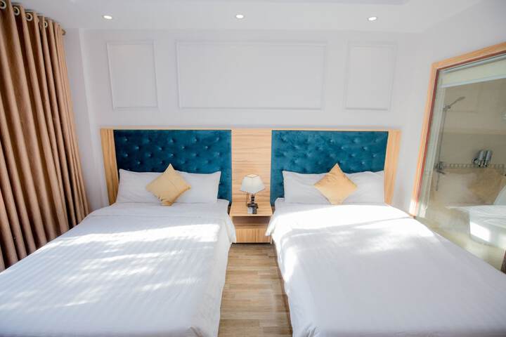 Room 7 of 13