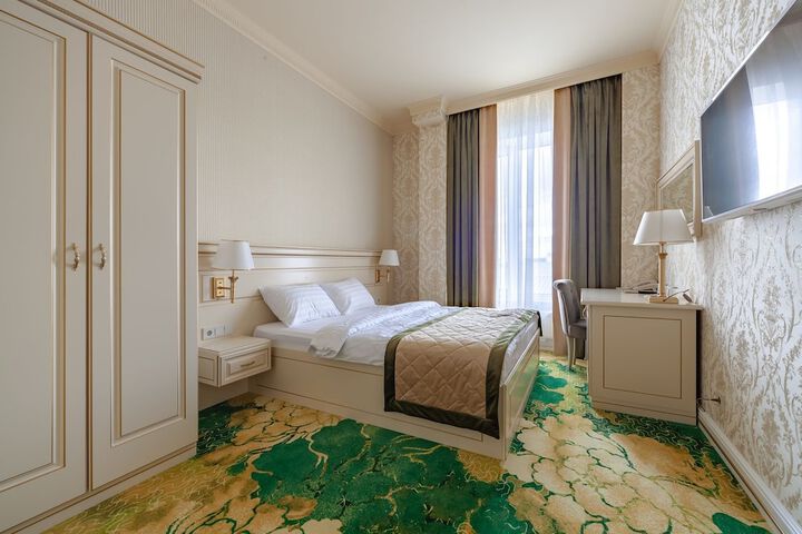 Room 2 of 40