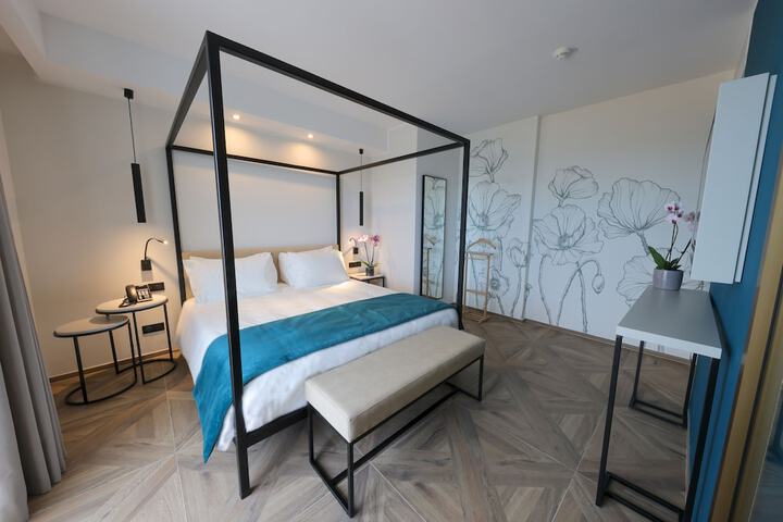 Room 16 of 42