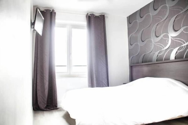 Room 10 of 34