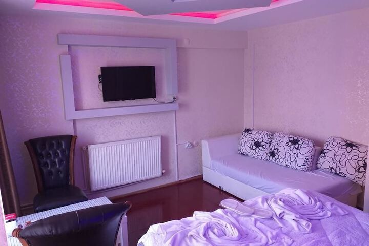 Room 6 of 25