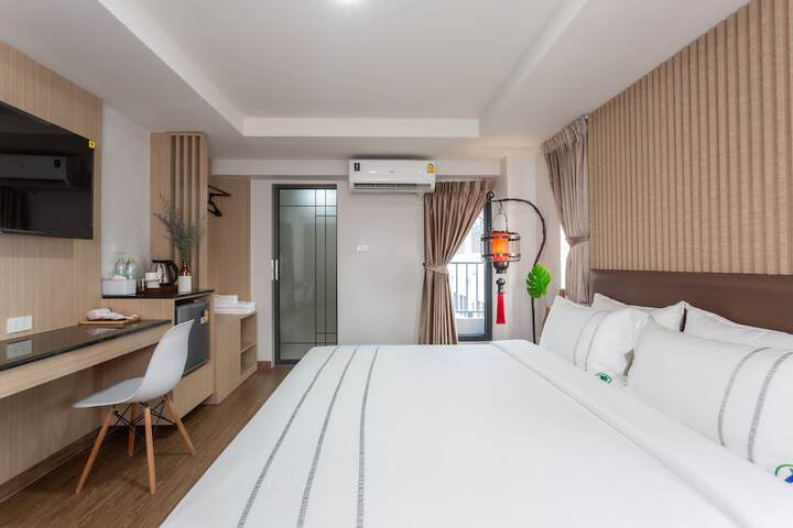 Room 6 of 14