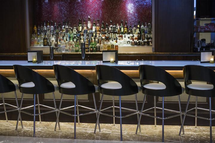 Lounge 65 of 79