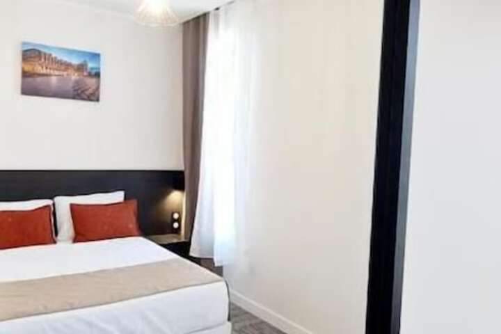 Room 7 of 28