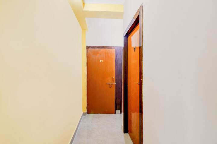 Ballroom/Hall 27 of 33