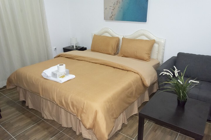 Room 6 of 33