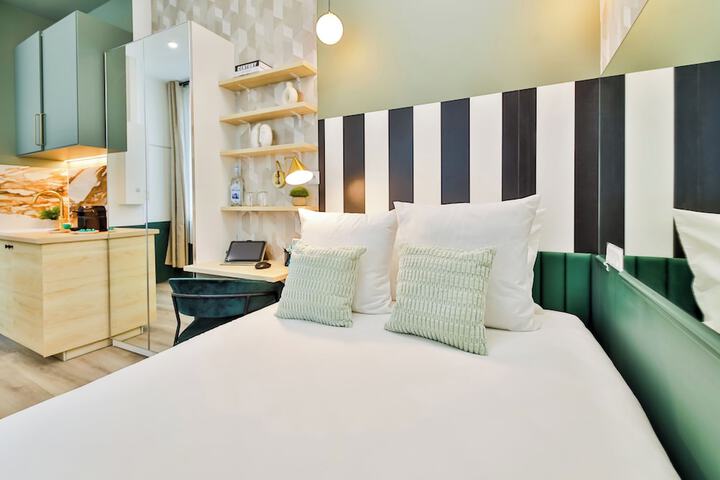 Room 100 of 270