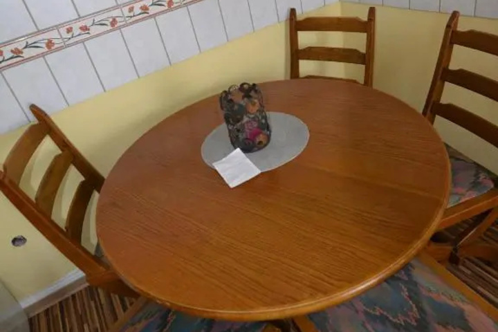Dining 2 of 7