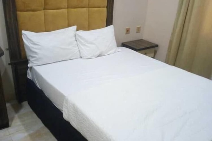 Room 18 of 28