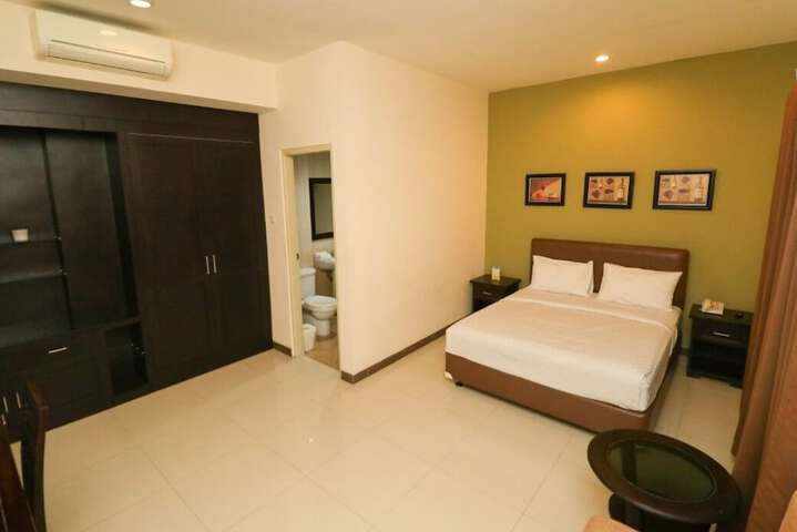 Room 8 of 33
