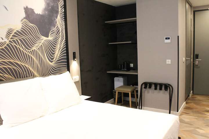 Room 16 of 31