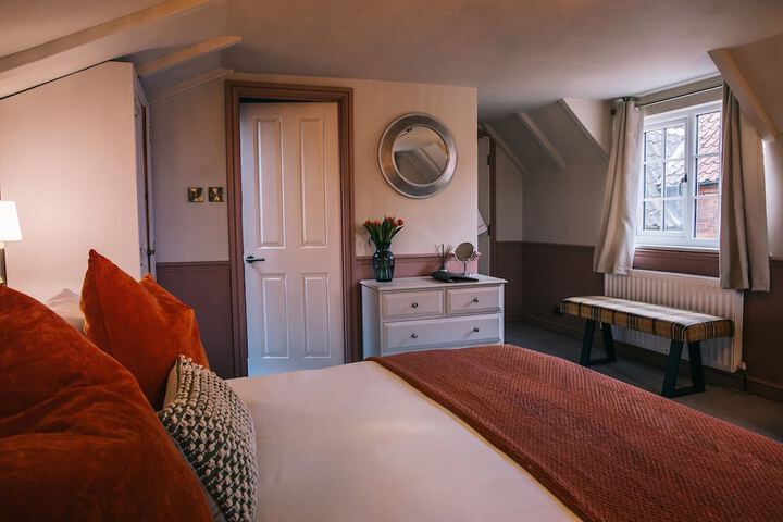 Room 2 of 25