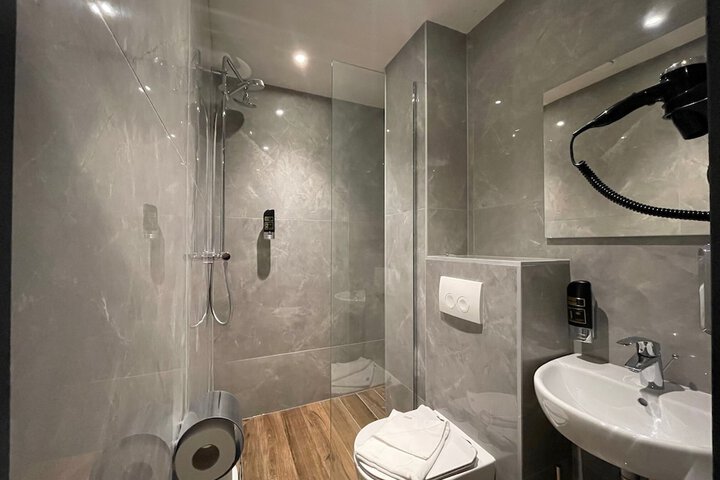 Room 42 of 52
