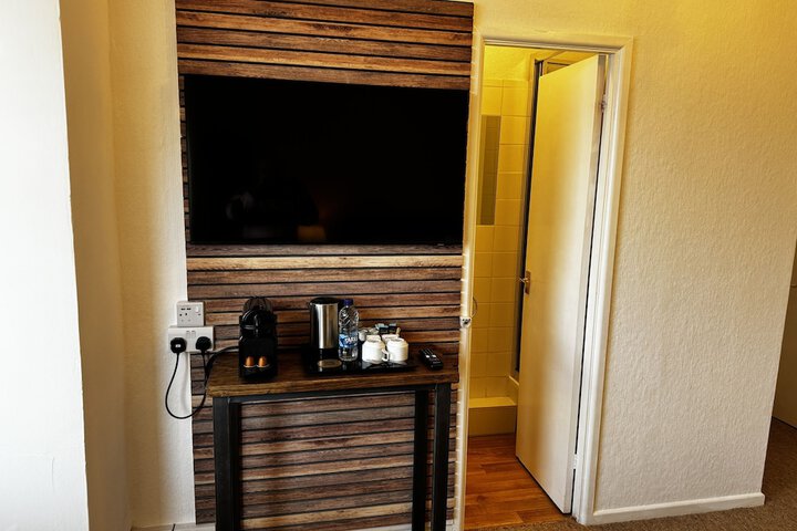 Room 5 of 83