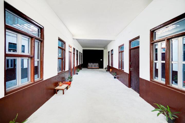 SPOT ON by OYO Hotel Lakshya Ghatampur